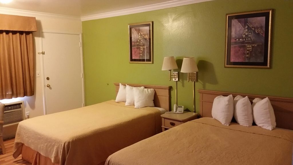 Kelseyville Motel Room photo